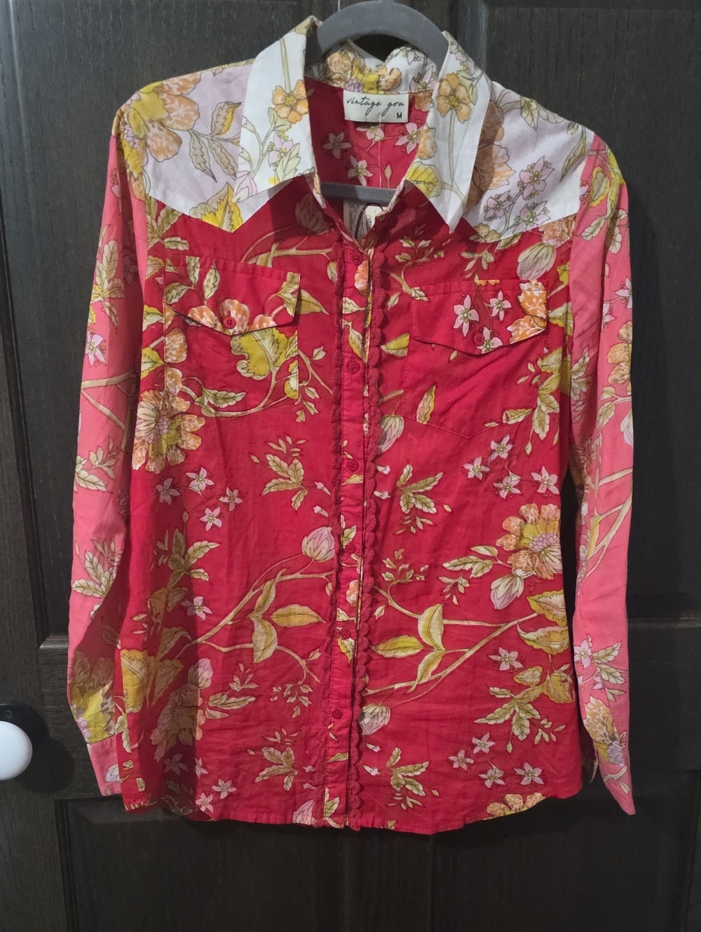 Vintage-Inspired Red Floral Button-Down Shirt with Contrast Yoke